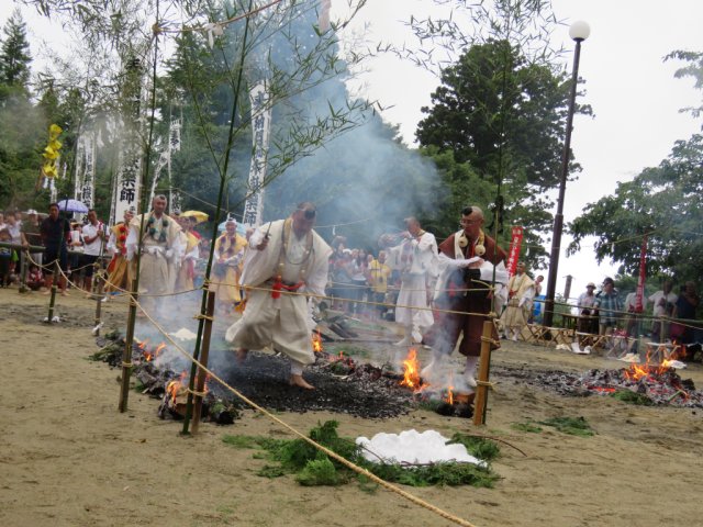 閼伽井嶽薬師常福寺 柴燈大護摩　～火渡りで無病息災・家内安全～8/31・9/1開催