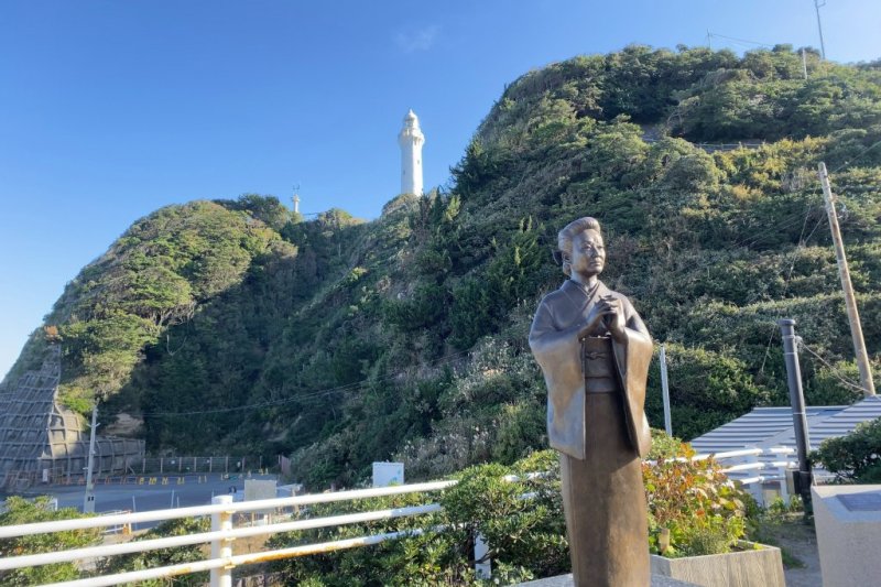 美空ひばり像(2024年10月設置)