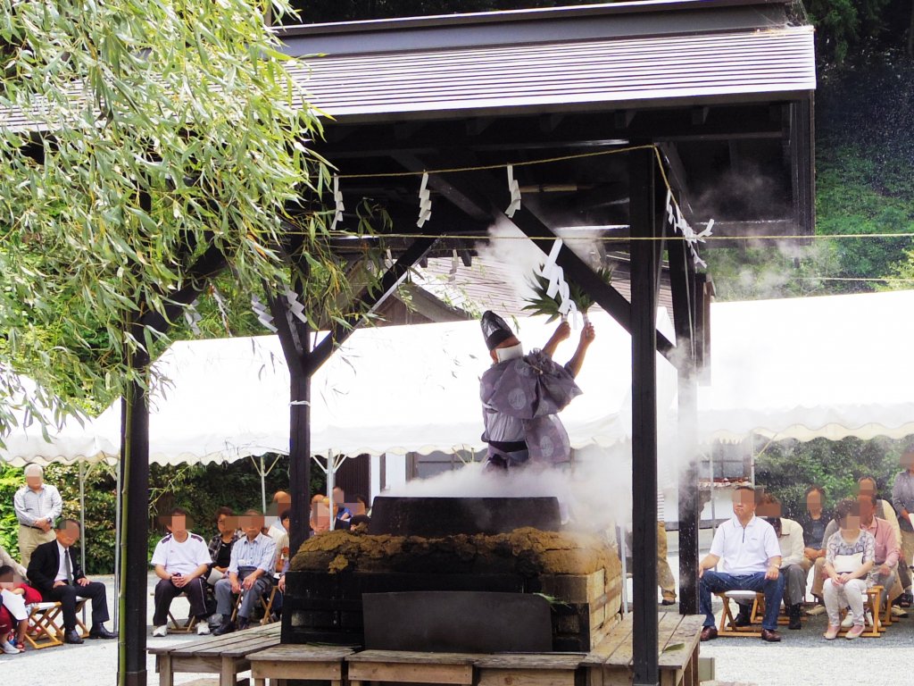 金刀比羅神社　湯立神事