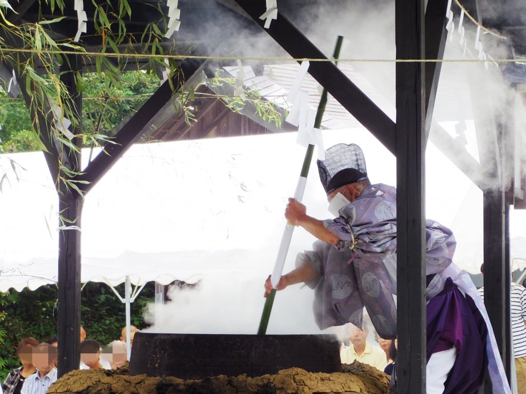 金刀比羅神社　湯立神事