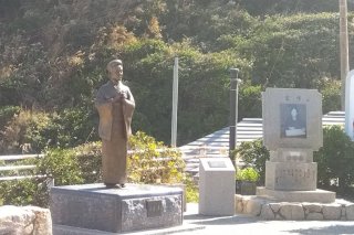 美空ひばり像(2024年10月設置)