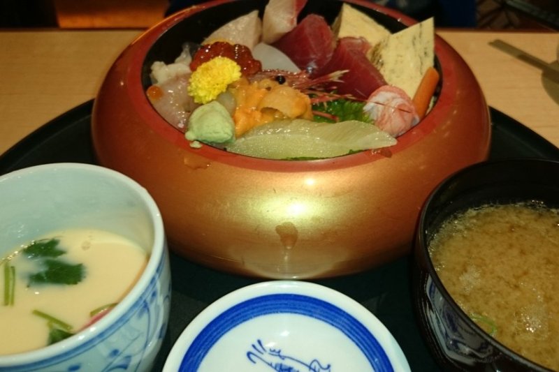 海鮮丼(上)