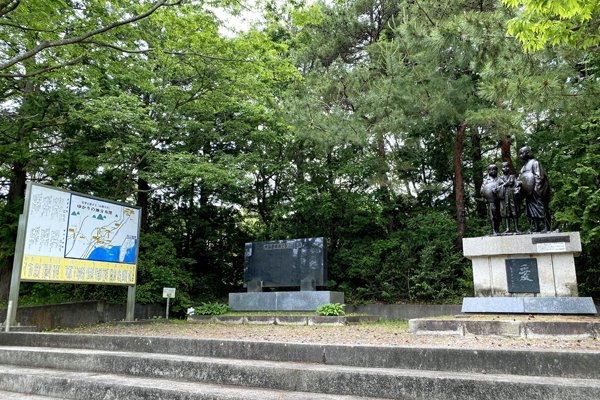 安寿と厨子王母子像