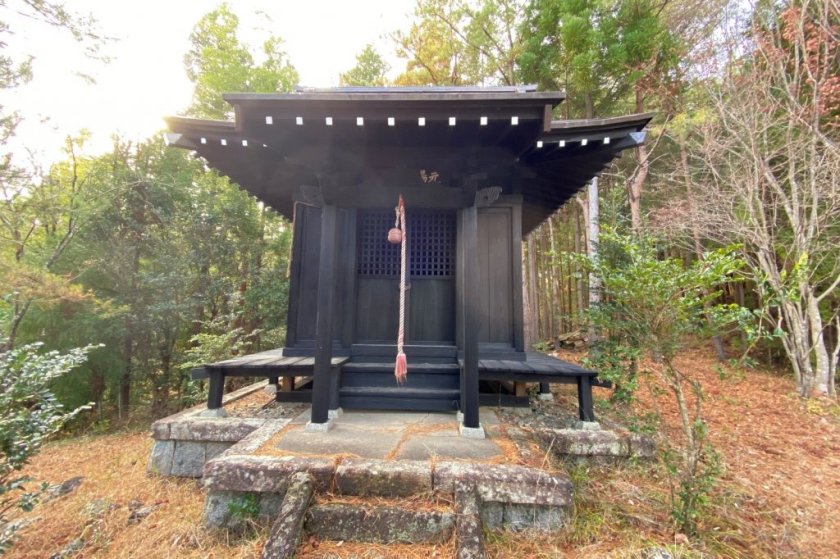 小さいながら、立派な神社がありました