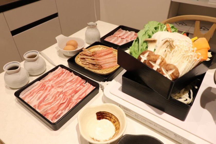 ズワイガニと麓山高原豚のしゃぶしゃぶ