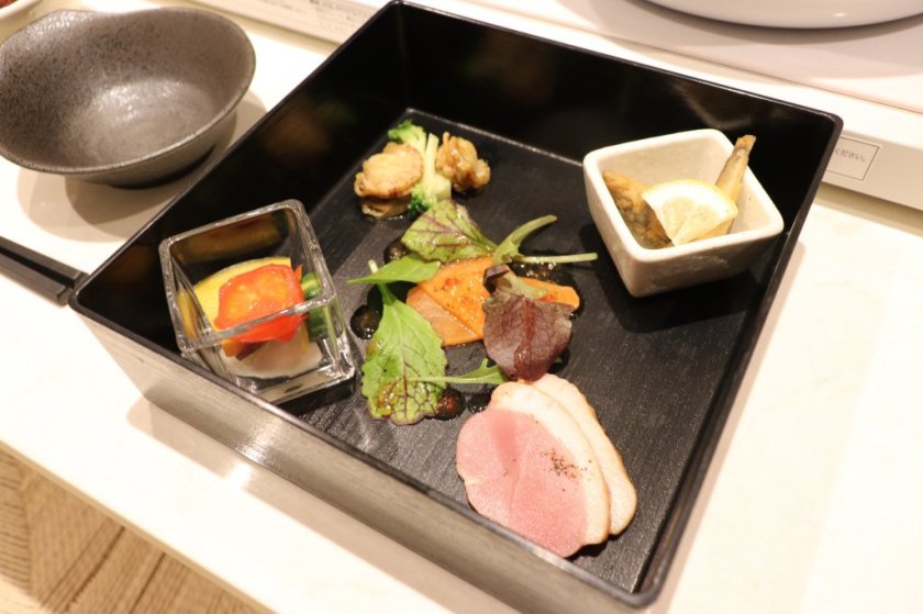 「メヒカリの唐揚げ」が入った前菜