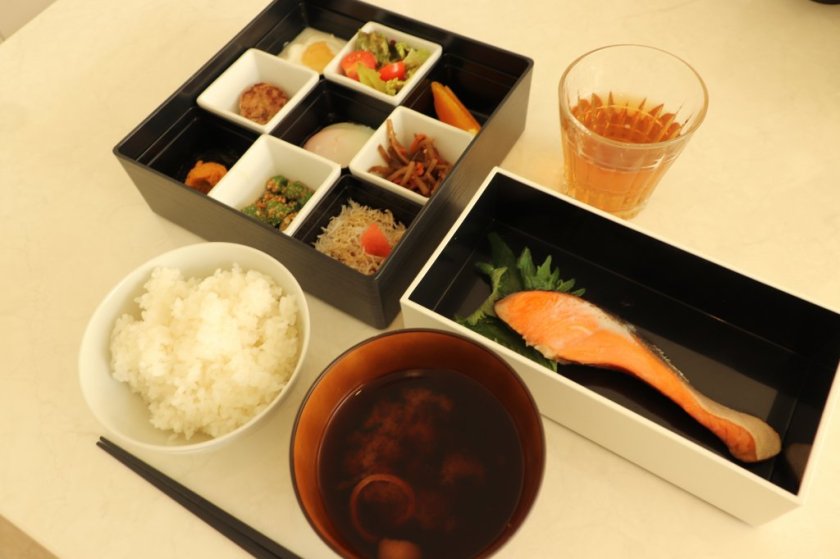 朝食